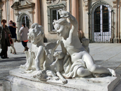 Фигурами для фонтанов и украшения парка занималась целая группа скульпторов Renato Fremin, Juan Thierry, Huberto Demandré, Pedro Pitué, Santiago Bousseau ...
