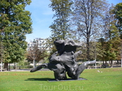 Современные скульптуры в садах Тюильри