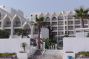 Вид на отель со стороны пляжа