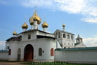 Строительство Воскресенского монастыря совпало с расцветом угличского каменного зодчества 1670-х годов.