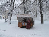 Эти милые дамы продавали жареный миндаль