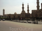 Комплекс Аль-Азхар:мадресе(школа),мечеть,университет(существует с 10-ого века).