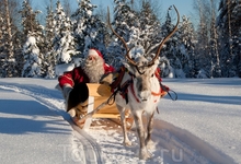 Санта Клаус на оленьей упряжке
