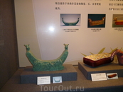 Мавзолей восточной династии Хань
и усыпальница царя Нанюя.
На фото-подущка