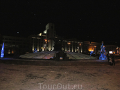 ночной вид на памятник "Журавли"