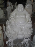 Толстый Будда - непременная черта всех магазинчиков Юго-Восточной Азии