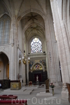 Церковь Сен-Жермен-ле-Оксерруа (Église Saint-Germain lAuxerrois)
В интерьере заслуживают внимания резная деревянная скамья (1682 г.), фигура св.Жермена (XV в.) из раскрашенного дерева, статуя св.Винс