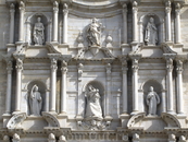 Барочный фасад Кафедрального Собора Жироны, созданный в 18-м веке.
