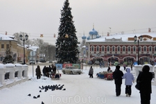 Новогодняя елка на Успенской площади в Угличе.