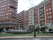 Еще один фонтан и еще один хоровод, на этот раз его водят человечки на plaza de Madrid.