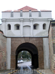 Вход через Таборские ворота находится недалеко от метро, рядом с Конгрессовым центром. Ворота были построены около 1640 года, на них имеются четыре амбразуры и на пилонах проезда можно заметить направ