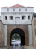 Вход через Таборские ворота находится недалеко от метро, рядом с Конгрессовым центром. Ворота были построены около 1640 года, на них имеются четыре амбразуры ...