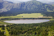 Озеро Манжерок (Доингол c алт.) расположено в негустом сосново-березовом лесу, слева от Чуйского тракта . Озеро расположено на древней террасе правого ...