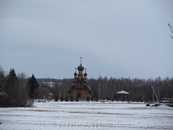 Храм расположен рядом с главным комплексом