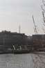 Сена - вид от ворот Лувра, вдалеке виднеется Эйфелева башня (до нее мы дошли пешком...)