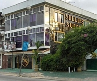 Фото отеля Sullies Suites