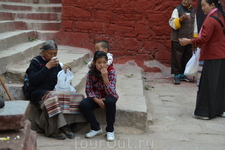 МОНАСТЫРЬ ГАНДЕН МОНАСТЫРЬ ГАНДЕН