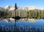 Озеро Морейн (Moreine Lake) -2830м. Расчитывали на рыбу, но таковой не оказалось. Правда красивое.