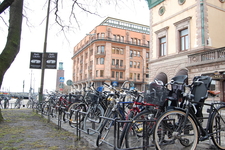 Типичная для Стокгольма стоянка велосипедов.