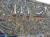 И снова Берлинская стена... Кстати для росписи стены специально приглашали художников со всего мира