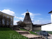 Башня псковского кремля.