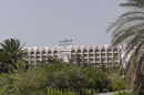 Вид на отель со стороны оазиса.