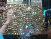 Самое большое в мире золотое кольцо, занесенное в книгу "Рекордов Гинесса"