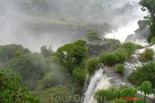 Протяженность зоны водопадов на Аргентинской стороне 1900 метров. Здесь больше водопадов и подойти к ним можно ближе, чем на Бразильской стороне