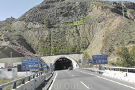 Тоннель на пути в Гранаду. Тоннелей в Испании много, и, всегда перед въездом в тоннель указана его протяжённость.