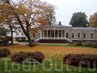Парковое здание 1884 года и Летний Парк
В доме располагался Клуб шведского общества. Сейчас в нем музыкальная школа. Летний парк был создан в 1850 году ...