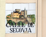 В Сеговию в этот раз съездить не получилось, ну зато вот нашла табличку улицы. Вообще в этот раз я сильно пополнила свою коллекцию табличек мадридских ...