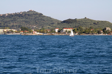 о. Закинтос. Порт города Аликес.
Закинф поразил нас своей буйной растительностью! Это самый зелёный остров из всех увиденных нами в Греции