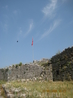 Черный орел Албании над старой крепостью