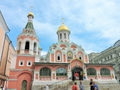 Казанский собор, недалеко от входа