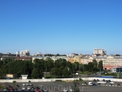 А это Санкт-Петербург. Почти пустая парковка, что весьма удивительно