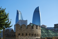 Комплекс "Пламя". Языки этого пламени видны почти со всех уголков центральной части Баку.