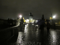 Прага. Дождь на Карловом мосту