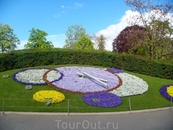 Знаменитые цветочные часы в Английском саду