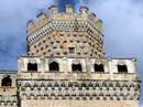 La Torre del Homenaje - единственная из башен замка имеет квадратное основание, остальные - круглые.