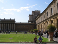 Внутренний двор музея Внутренний двор музея