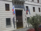 Автобус ожидал нас около здания Посольства РФ в Италии.