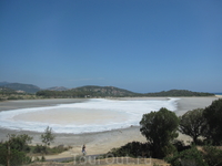Соленое озеро близ отеля Киа Лагуна.