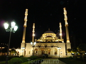 Мечеть "Сердце Чечни" находится в центре Грозного и является его визитной каточкой.