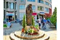 Памятник Матери Терезе