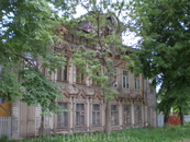 Чуть ли не каждое здание в исторической части Козьмодемьянска, является памятником архитектуры — официально их в городе больше ста. Сохранилась дореволюционная ...