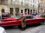 Таня и красный автомобиль