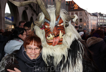 Krampuslauf auf dem Münchner Christkindlmarkt - шествие Крампусов на Мариенплатц