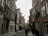 Улица Zeedijk - китайский квартал.