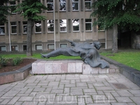 Памятник Дэвиду Коперфильду