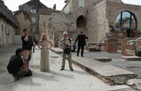 Руссо туристо с права возле невесты